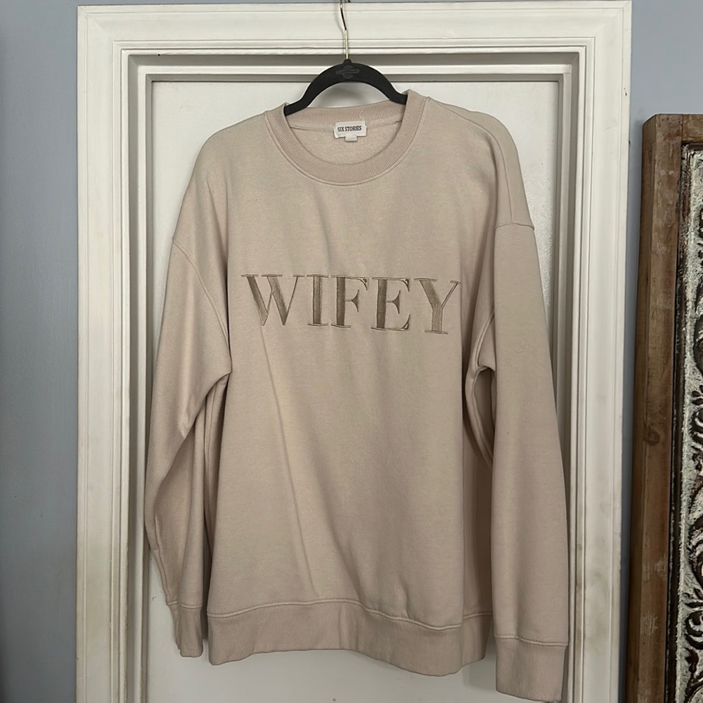 Six Stories Wifey Sweatshirt XL